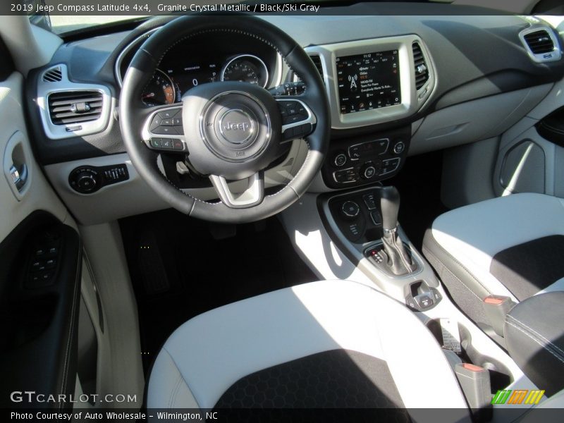 Granite Crystal Metallic / Black/Ski Gray 2019 Jeep Compass Latitude 4x4