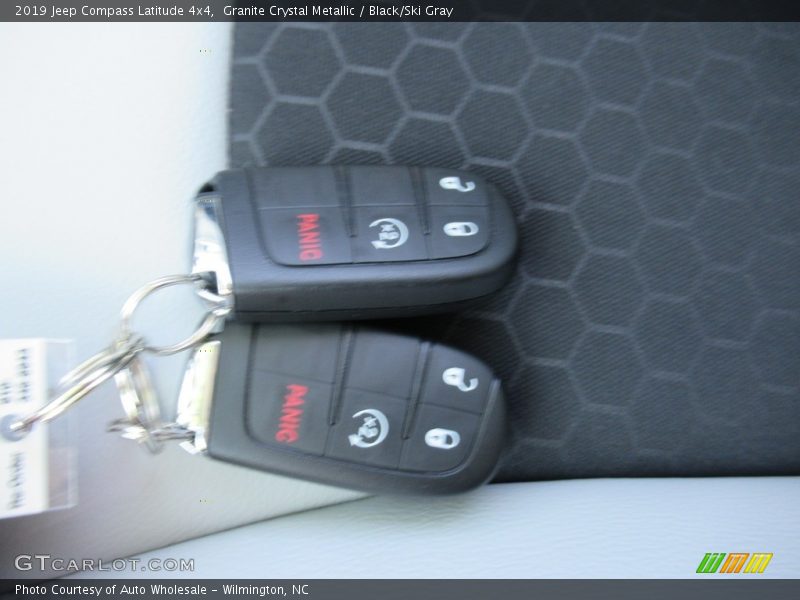 Granite Crystal Metallic / Black/Ski Gray 2019 Jeep Compass Latitude 4x4