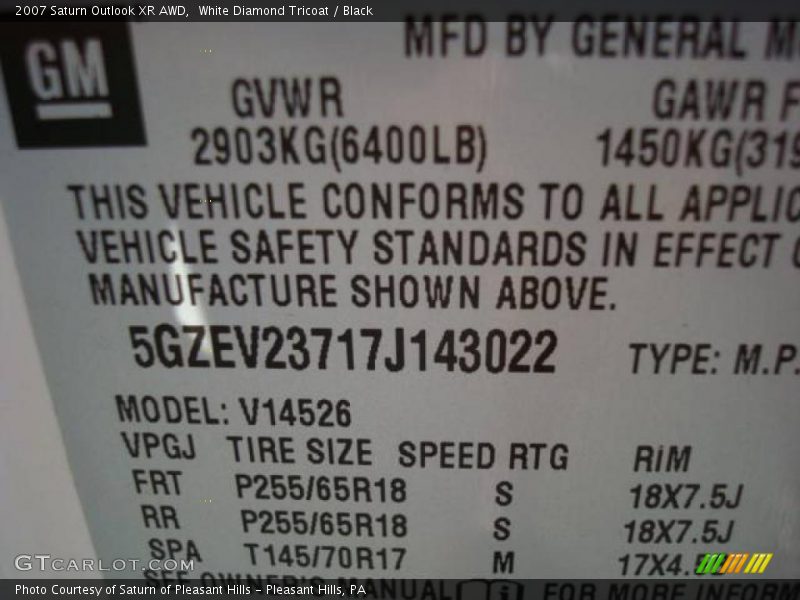 White Diamond Tricoat / Black 2007 Saturn Outlook XR AWD