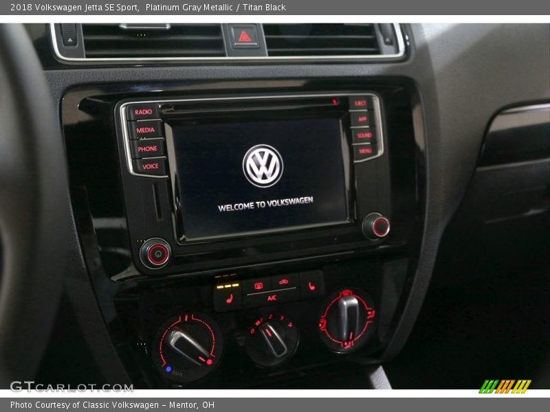 Platinum Gray Metallic / Titan Black 2018 Volkswagen Jetta SE Sport