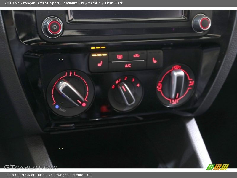 Platinum Gray Metallic / Titan Black 2018 Volkswagen Jetta SE Sport