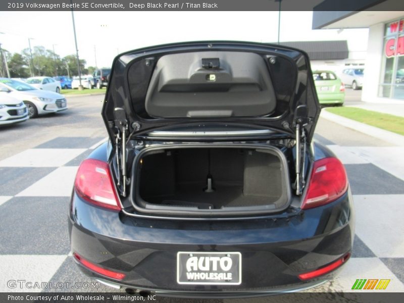 Deep Black Pearl / Titan Black 2019 Volkswagen Beetle SE Convertible