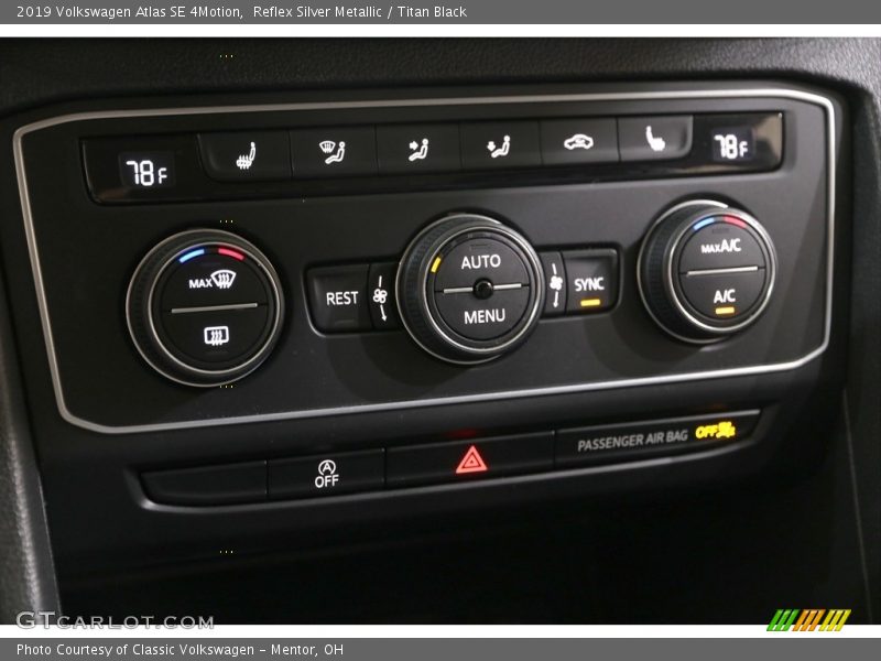 Reflex Silver Metallic / Titan Black 2019 Volkswagen Atlas SE 4Motion