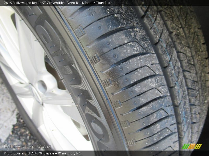 Deep Black Pearl / Titan Black 2019 Volkswagen Beetle SE Convertible