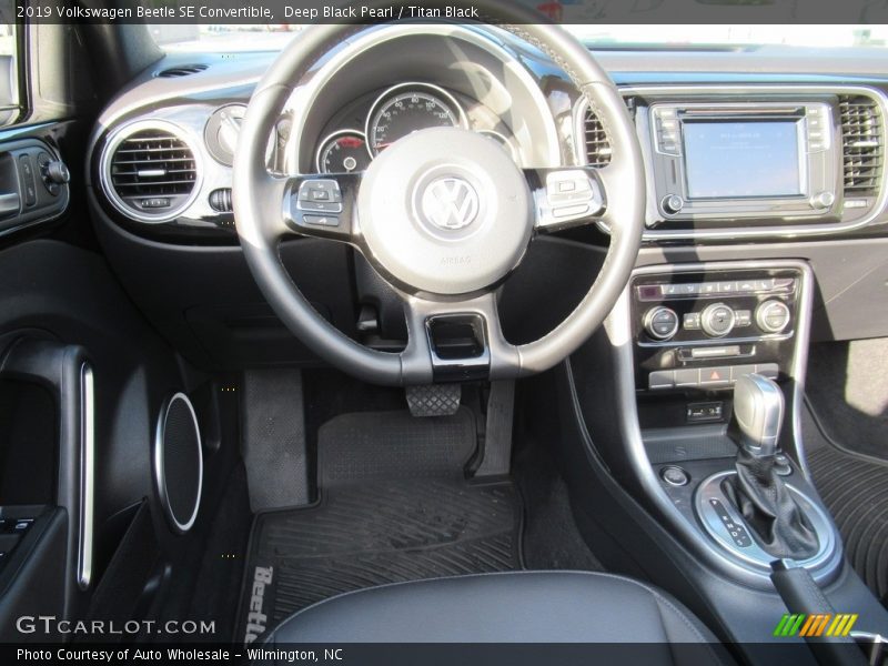Deep Black Pearl / Titan Black 2019 Volkswagen Beetle SE Convertible
