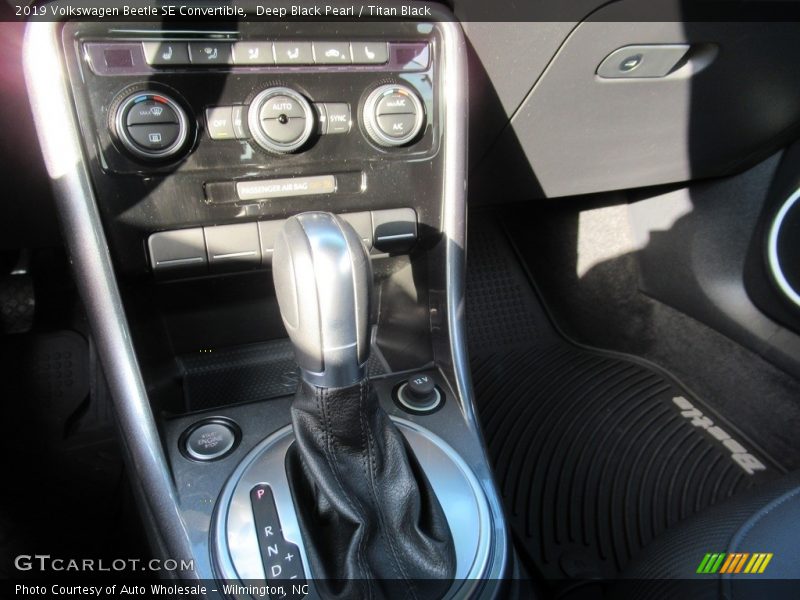 Deep Black Pearl / Titan Black 2019 Volkswagen Beetle SE Convertible