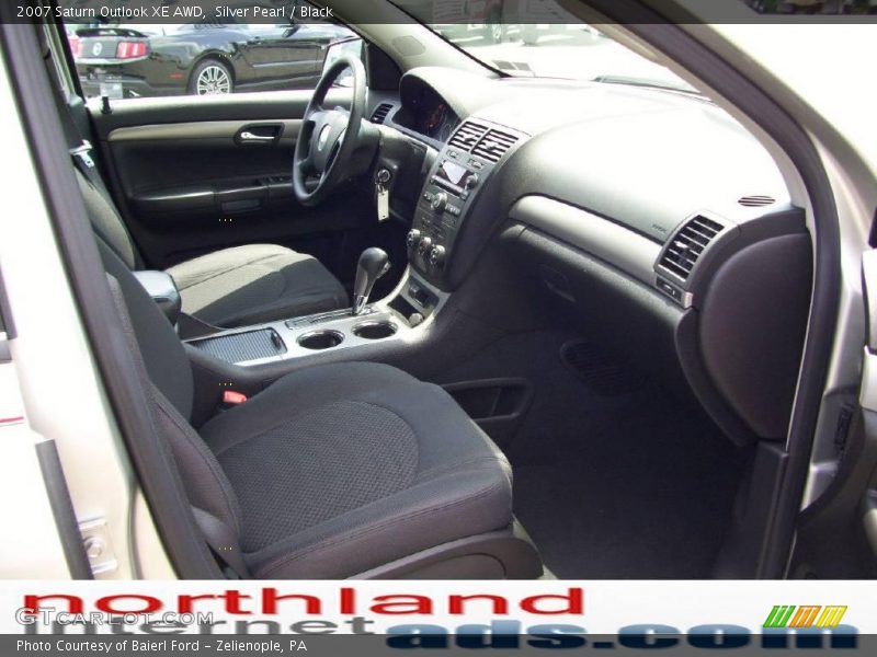 Silver Pearl / Black 2007 Saturn Outlook XE AWD