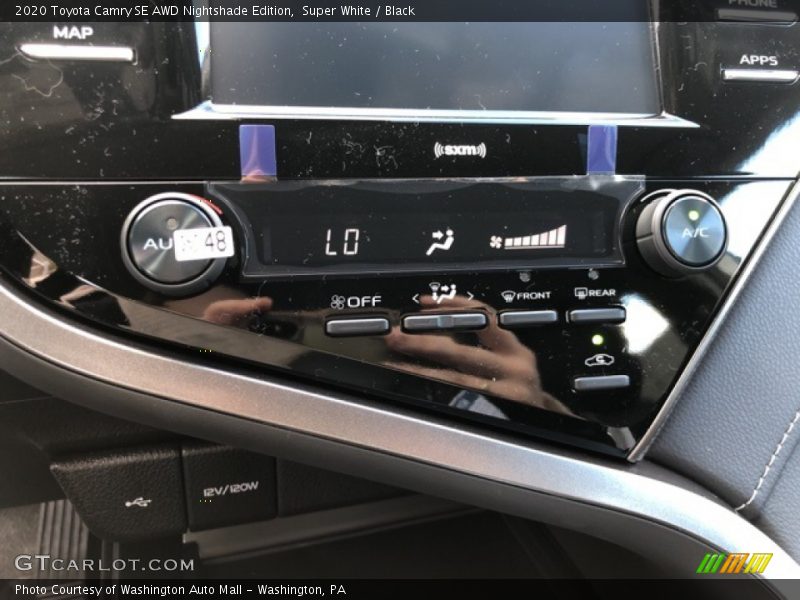Super White / Black 2020 Toyota Camry SE AWD Nightshade Edition