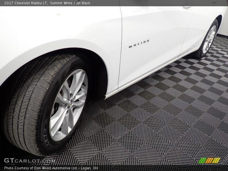 Summit White / Jet Black 2017 Chevrolet Malibu LT
