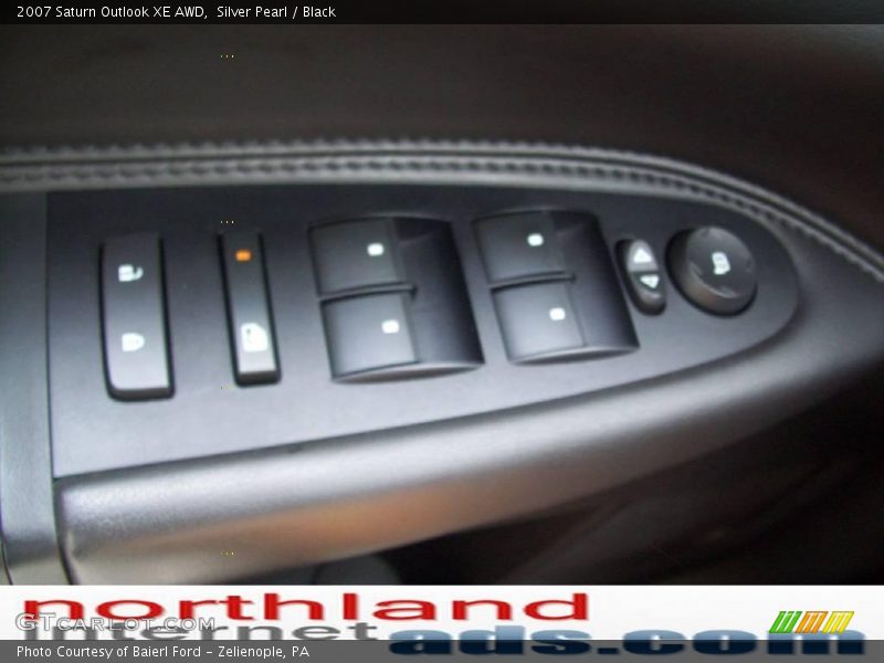 Silver Pearl / Black 2007 Saturn Outlook XE AWD