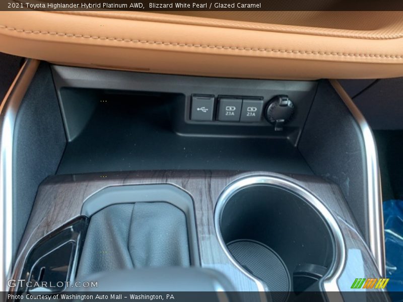Blizzard White Pearl / Glazed Caramel 2021 Toyota Highlander Hybrid Platinum AWD