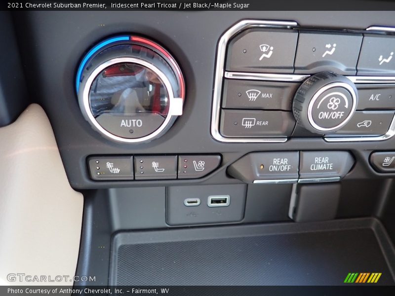 Iridescent Pearl Tricoat / Jet Black/­Maple Sugar 2021 Chevrolet Suburban Premier