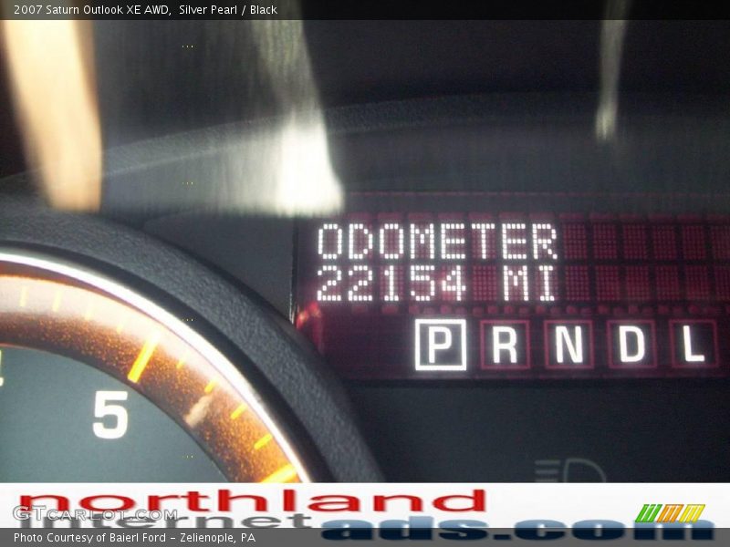 Silver Pearl / Black 2007 Saturn Outlook XE AWD