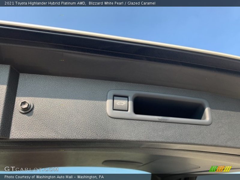 Blizzard White Pearl / Glazed Caramel 2021 Toyota Highlander Hybrid Platinum AWD