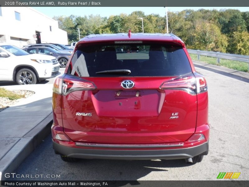 Ruby Flare Pearl / Black 2018 Toyota RAV4 LE AWD