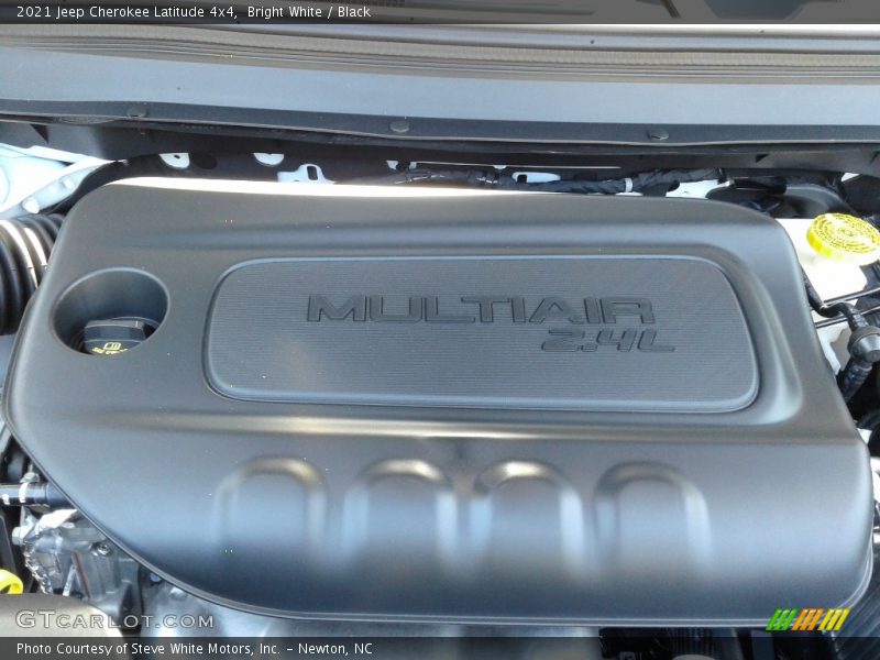 Bright White / Black 2021 Jeep Cherokee Latitude 4x4