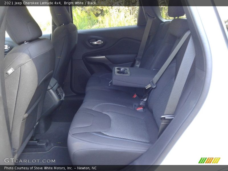 Bright White / Black 2021 Jeep Cherokee Latitude 4x4