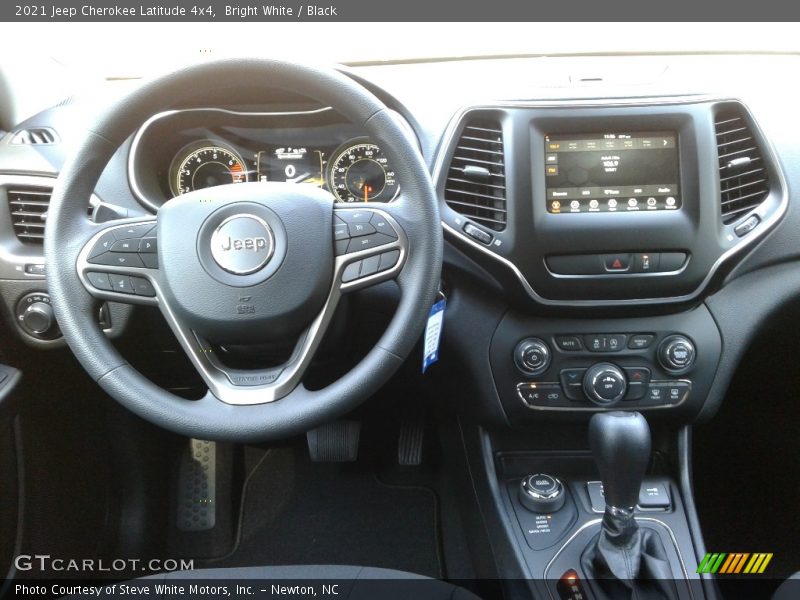 Bright White / Black 2021 Jeep Cherokee Latitude 4x4