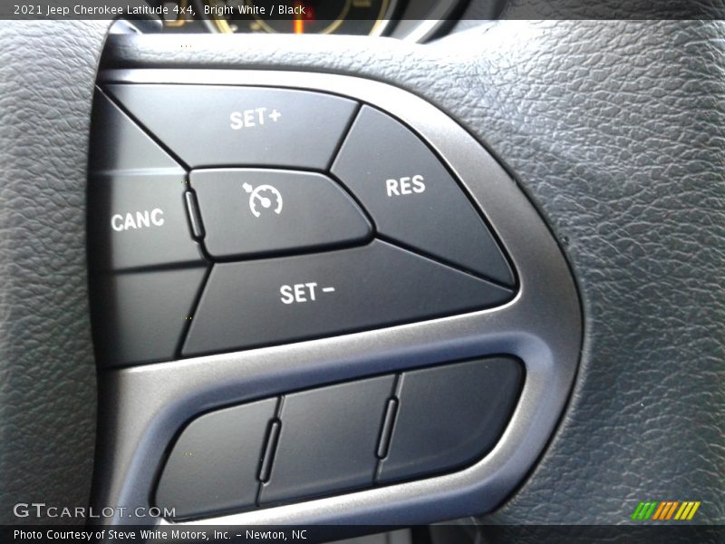 Bright White / Black 2021 Jeep Cherokee Latitude 4x4