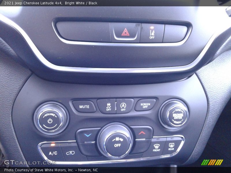 Bright White / Black 2021 Jeep Cherokee Latitude 4x4
