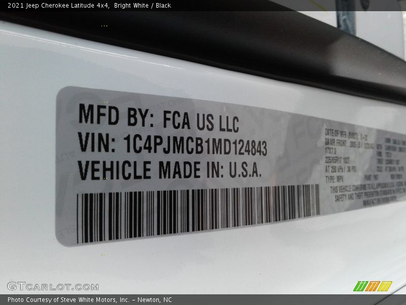 Bright White / Black 2021 Jeep Cherokee Latitude 4x4
