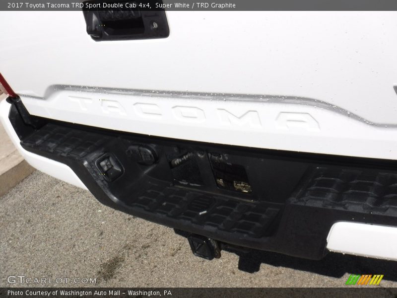 Super White / TRD Graphite 2017 Toyota Tacoma TRD Sport Double Cab 4x4
