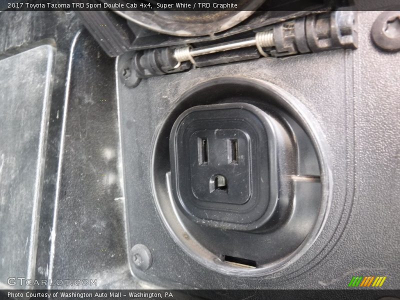 Super White / TRD Graphite 2017 Toyota Tacoma TRD Sport Double Cab 4x4