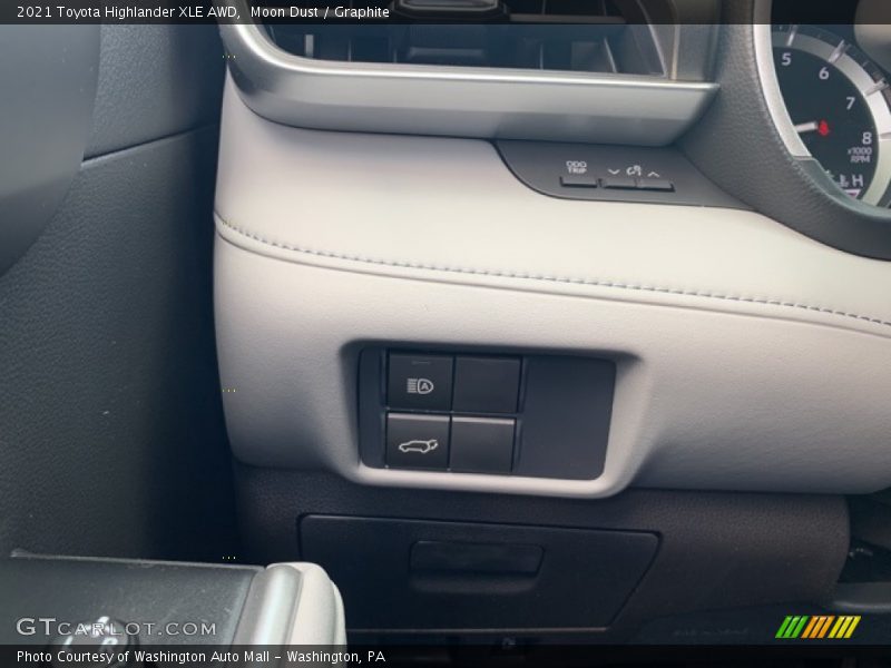 Moon Dust / Graphite 2021 Toyota Highlander XLE AWD