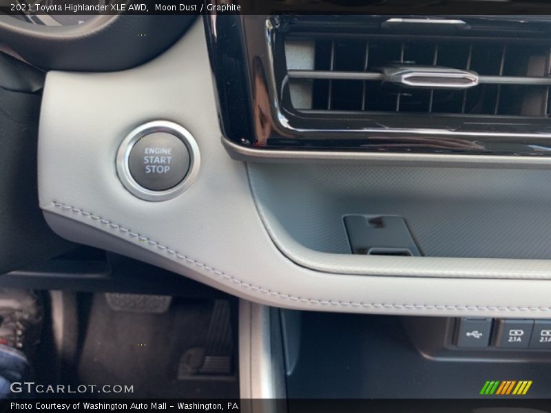 Moon Dust / Graphite 2021 Toyota Highlander XLE AWD