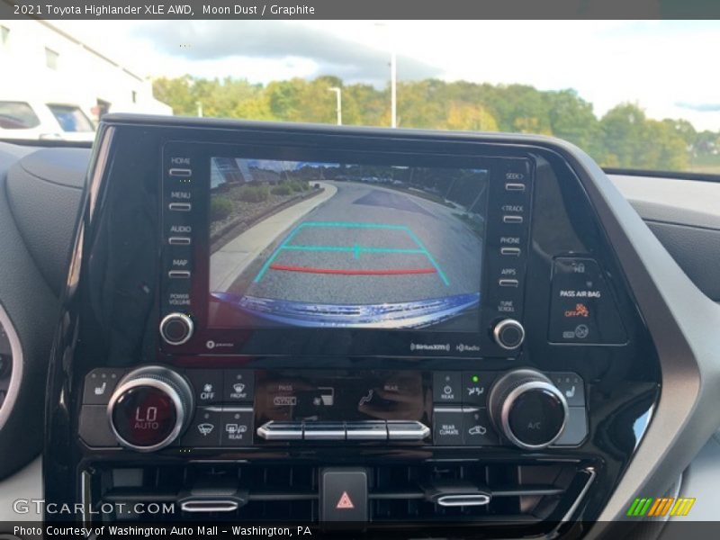Moon Dust / Graphite 2021 Toyota Highlander XLE AWD