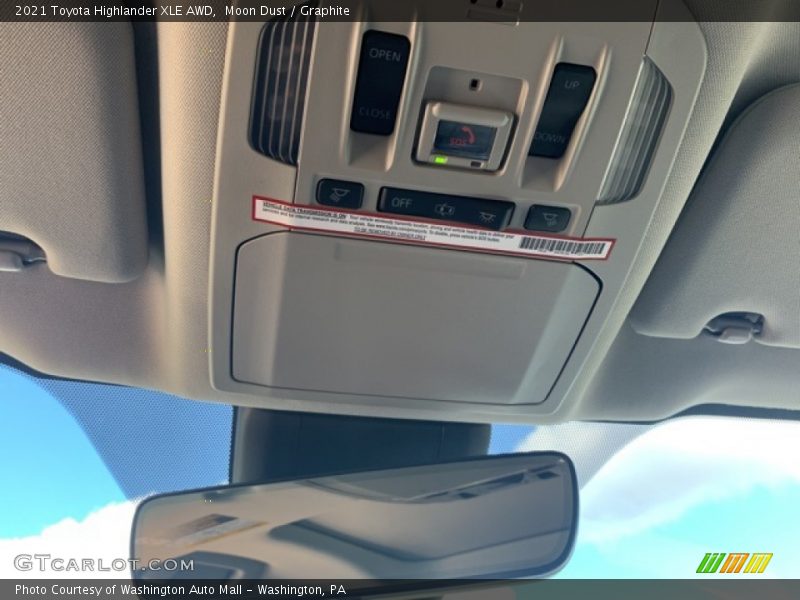 Moon Dust / Graphite 2021 Toyota Highlander XLE AWD