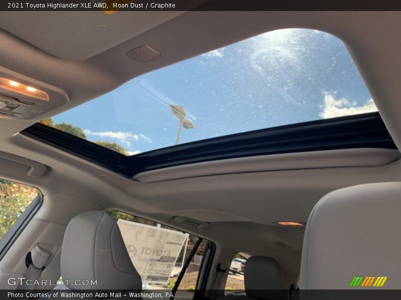 Moon Dust / Graphite 2021 Toyota Highlander XLE AWD