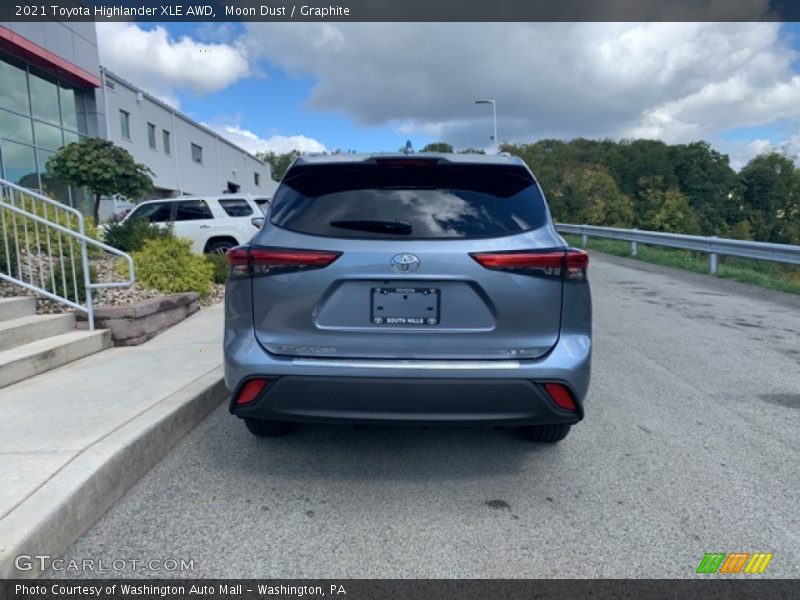 Moon Dust / Graphite 2021 Toyota Highlander XLE AWD
