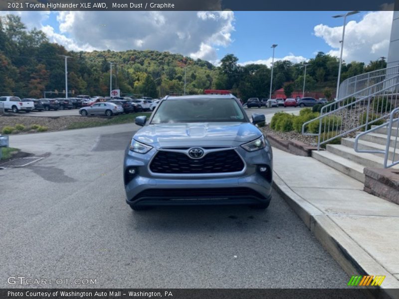 Moon Dust / Graphite 2021 Toyota Highlander XLE AWD