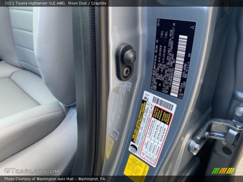 Moon Dust / Graphite 2021 Toyota Highlander XLE AWD