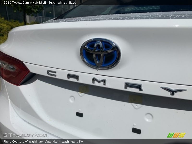 Super White / Black 2020 Toyota Camry Hybrid LE
