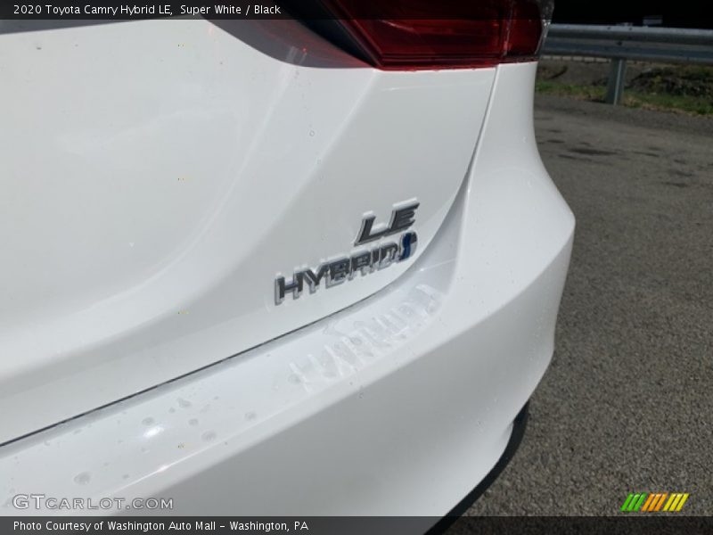 Super White / Black 2020 Toyota Camry Hybrid LE