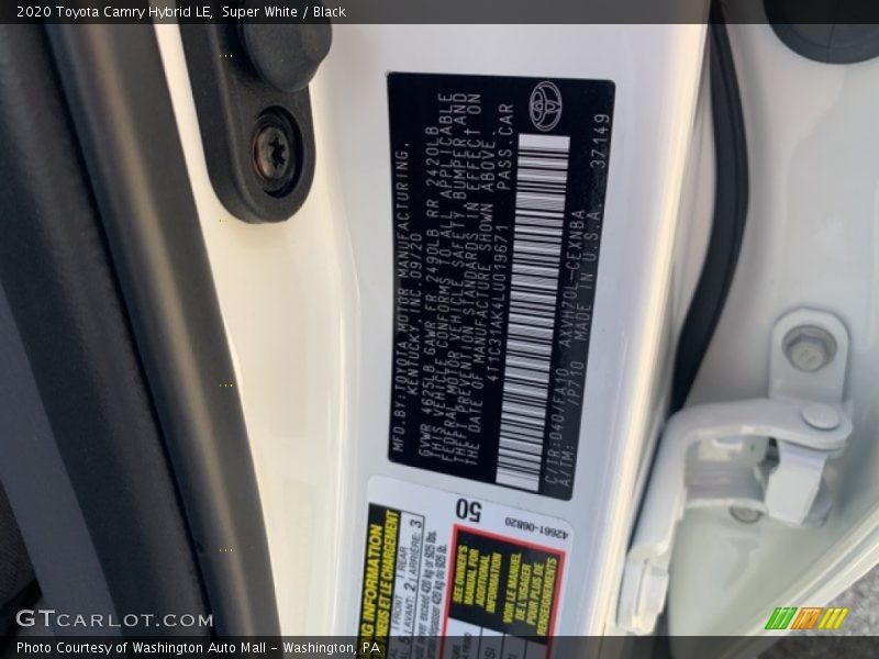 Super White / Black 2020 Toyota Camry Hybrid LE