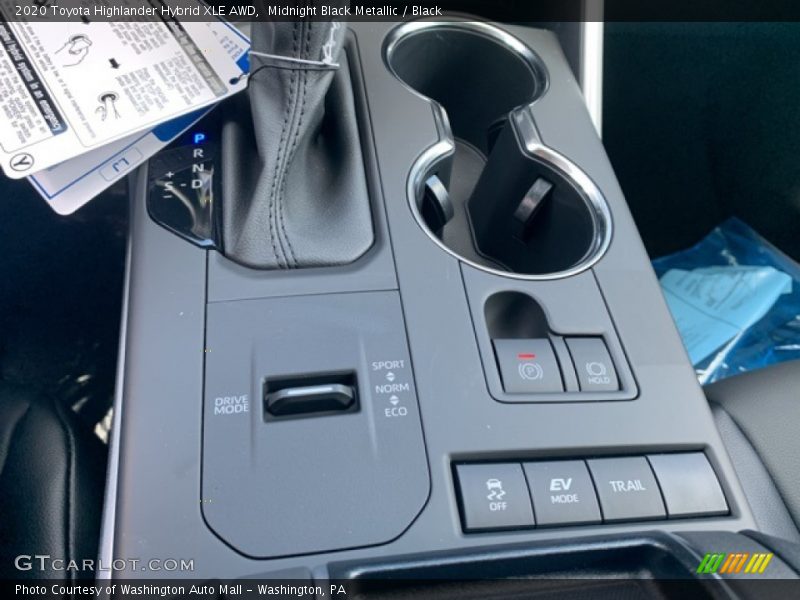 Midnight Black Metallic / Black 2020 Toyota Highlander Hybrid XLE AWD