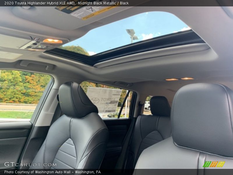 Midnight Black Metallic / Black 2020 Toyota Highlander Hybrid XLE AWD