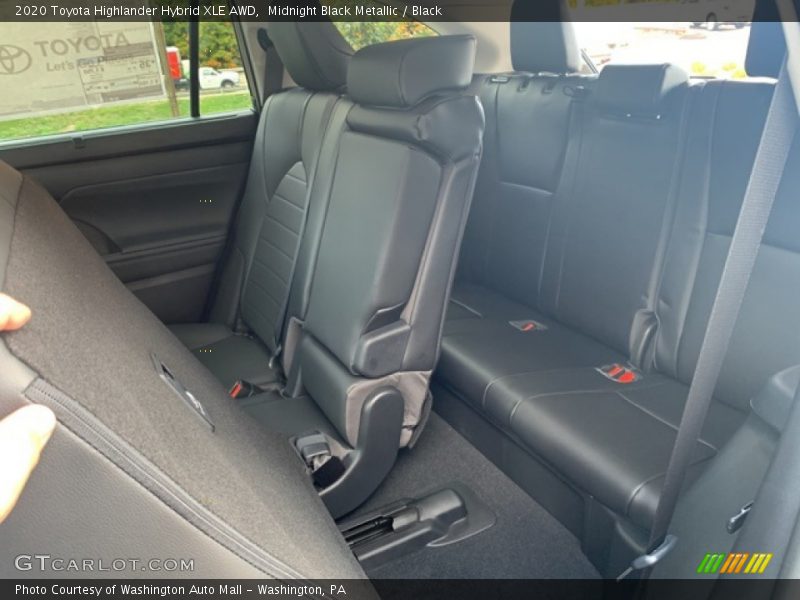 Midnight Black Metallic / Black 2020 Toyota Highlander Hybrid XLE AWD