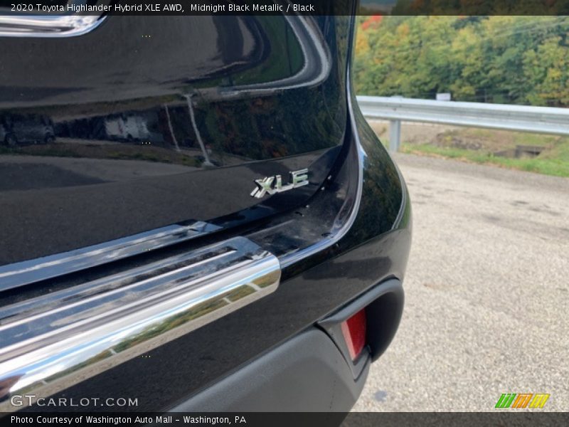 Midnight Black Metallic / Black 2020 Toyota Highlander Hybrid XLE AWD
