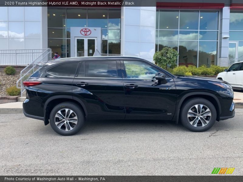 Midnight Black Metallic / Black 2020 Toyota Highlander Hybrid XLE AWD