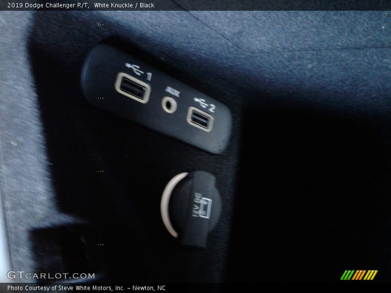 White Knuckle / Black 2019 Dodge Challenger R/T