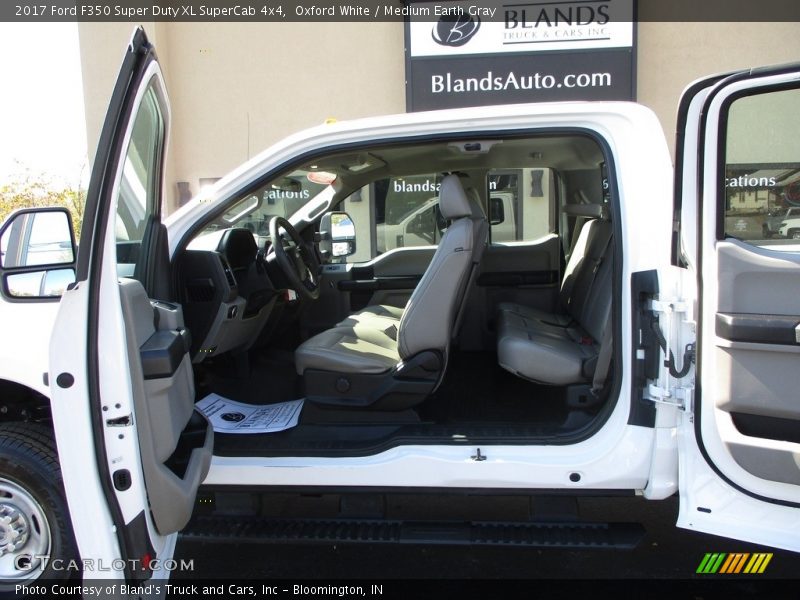 Oxford White / Medium Earth Gray 2017 Ford F350 Super Duty XL SuperCab 4x4