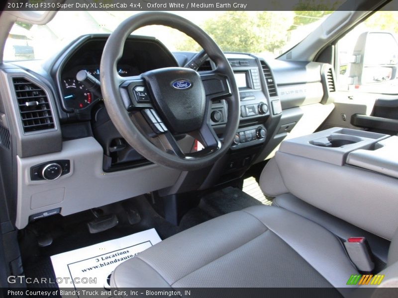 Oxford White / Medium Earth Gray 2017 Ford F350 Super Duty XL SuperCab 4x4