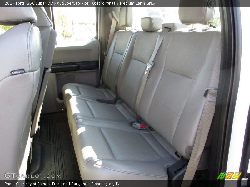 Oxford White / Medium Earth Gray 2017 Ford F350 Super Duty XL SuperCab 4x4