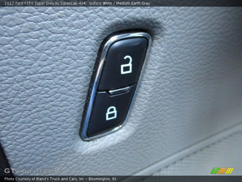 Oxford White / Medium Earth Gray 2017 Ford F350 Super Duty XL SuperCab 4x4