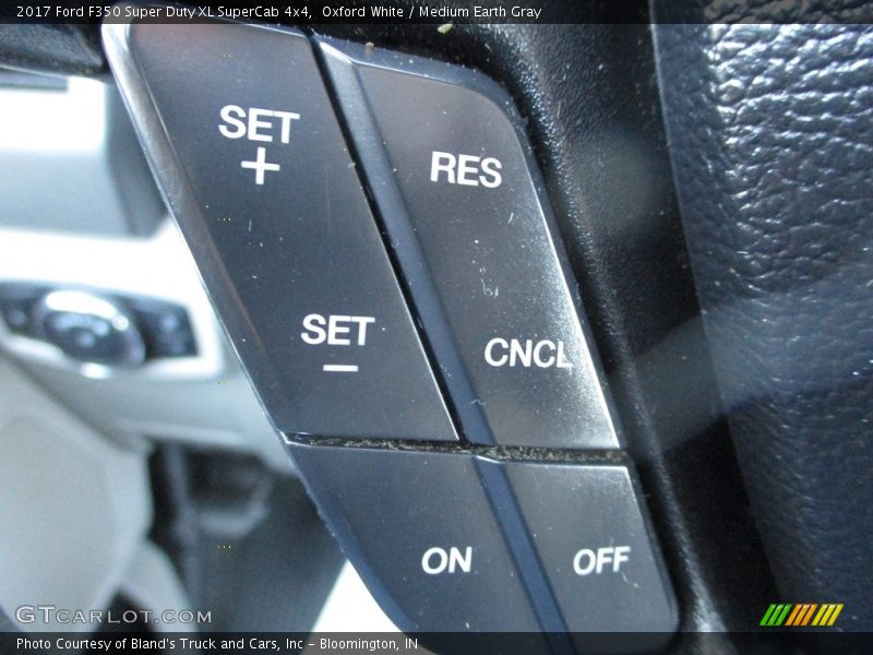 Oxford White / Medium Earth Gray 2017 Ford F350 Super Duty XL SuperCab 4x4