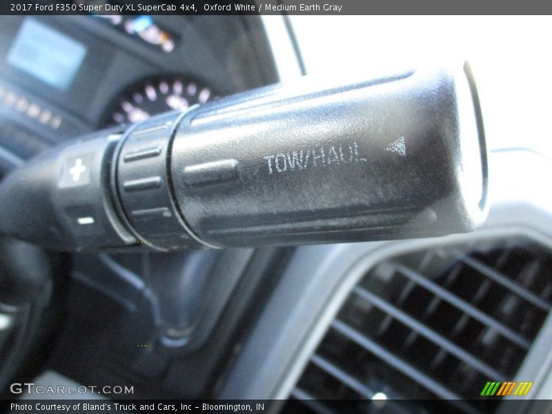 Oxford White / Medium Earth Gray 2017 Ford F350 Super Duty XL SuperCab 4x4